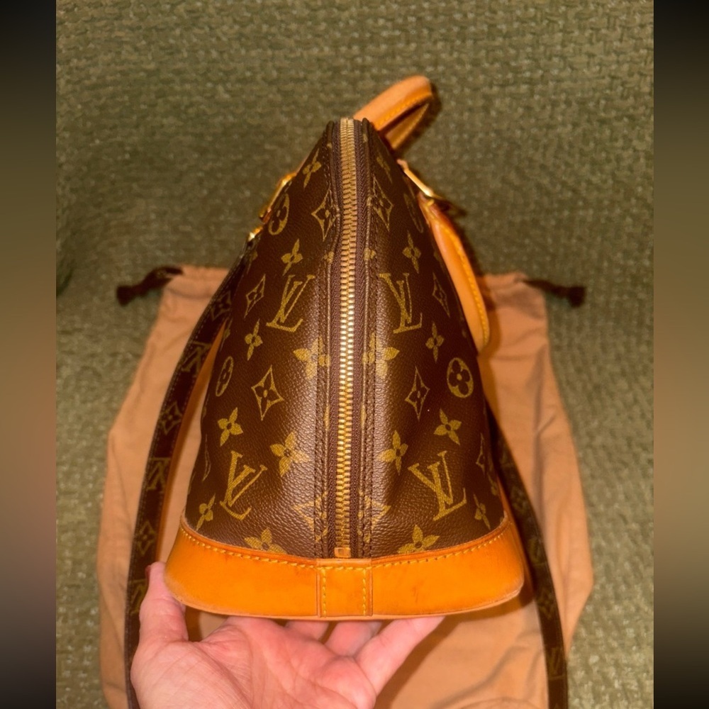 COA Louis Vuitton Monogram
ALMA PM
SATCHEL BAG & dust bag - Picture 4 of 17